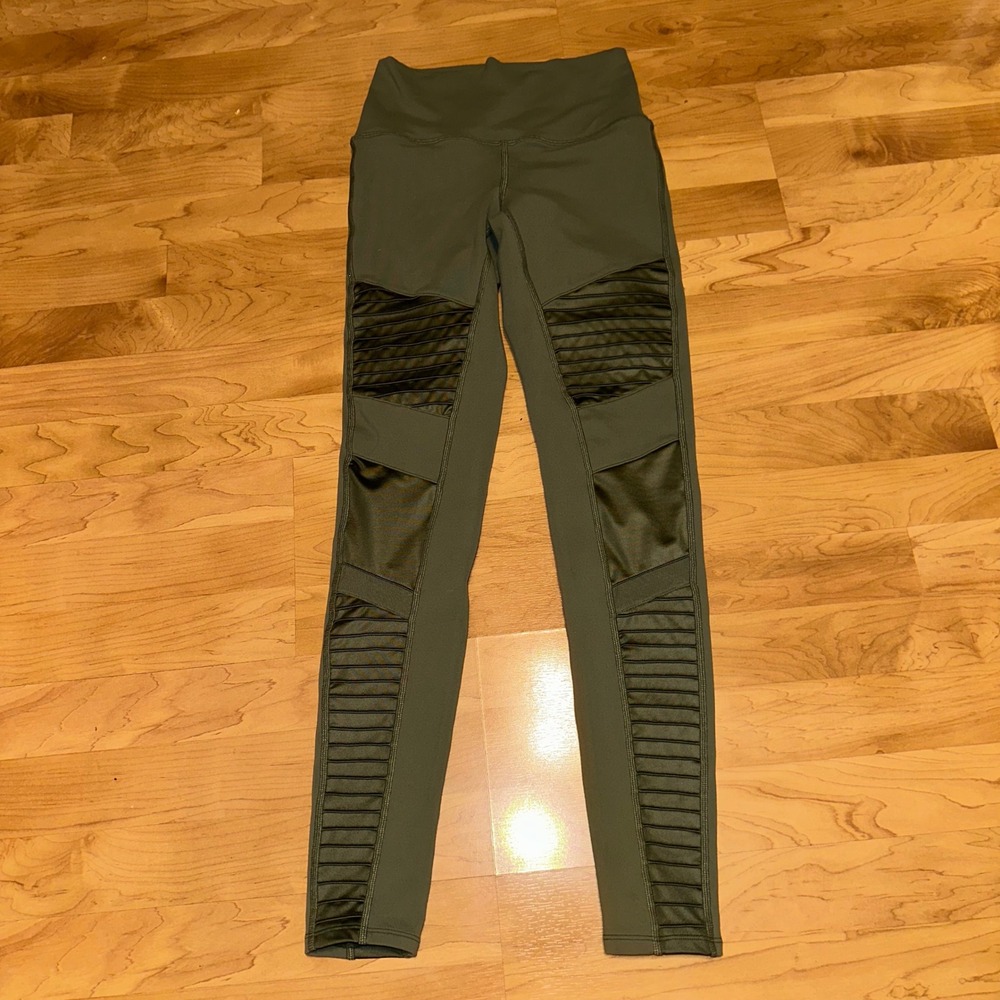 ALO Yoga Moto Leggings‎ Olive Green Ribbed Panels High Waist Athletic Womens